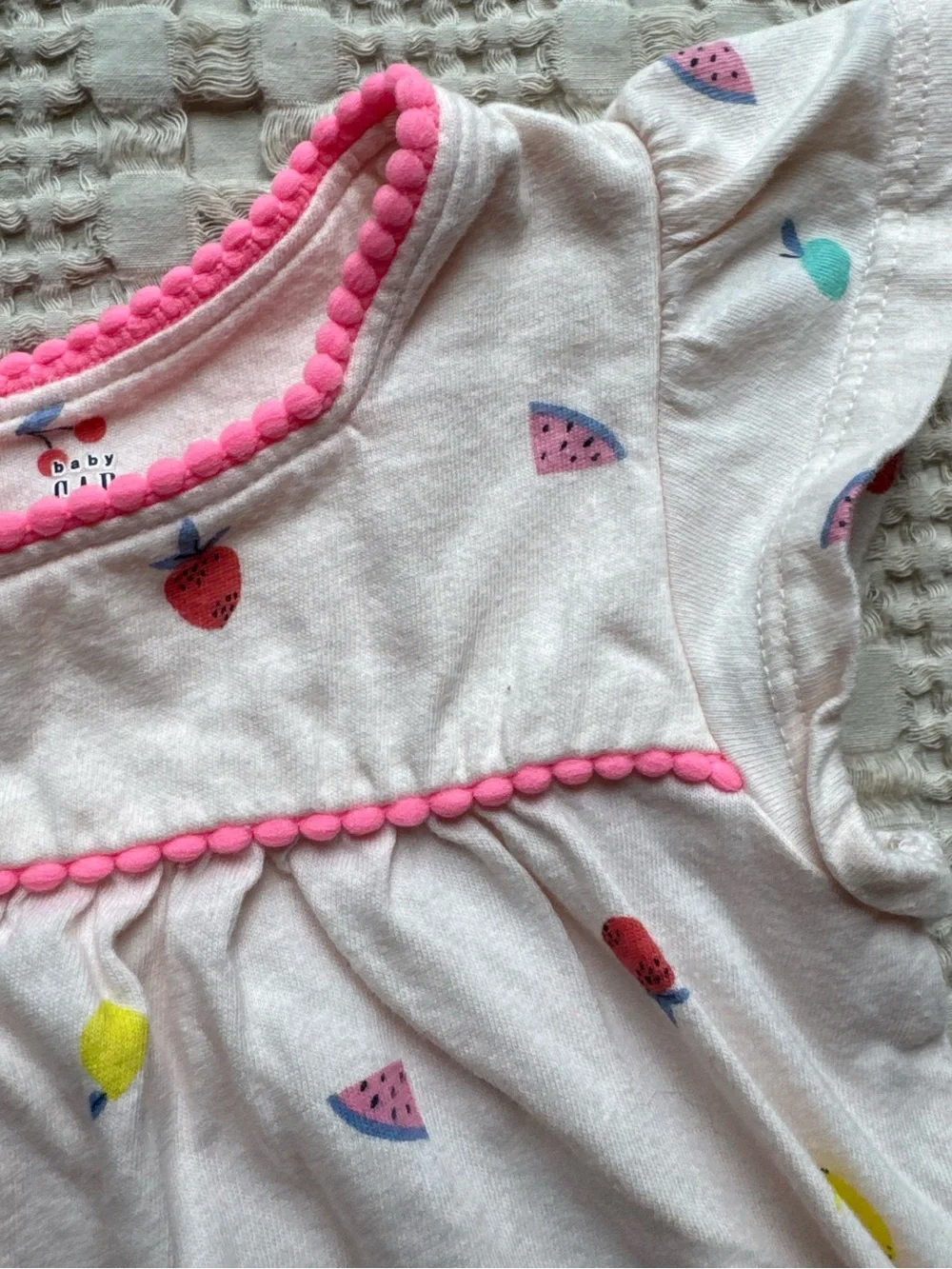GAP Bundle of Summer Tops — White, Cream, Light Pink